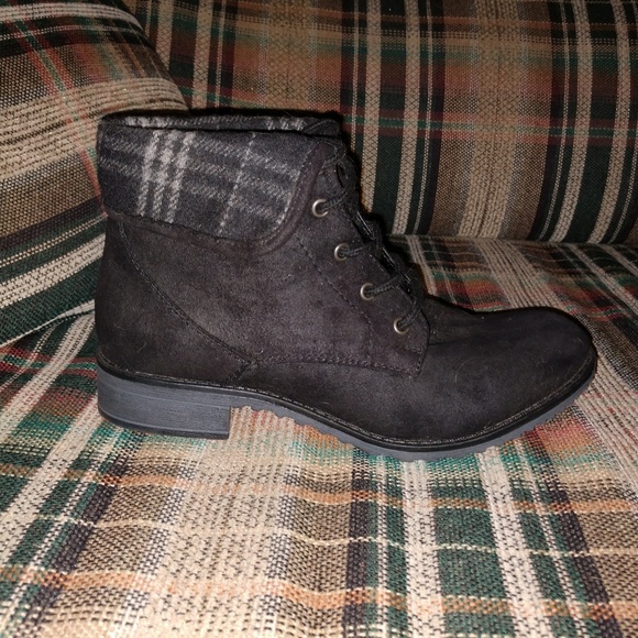 Boots - Picture 2 of 4